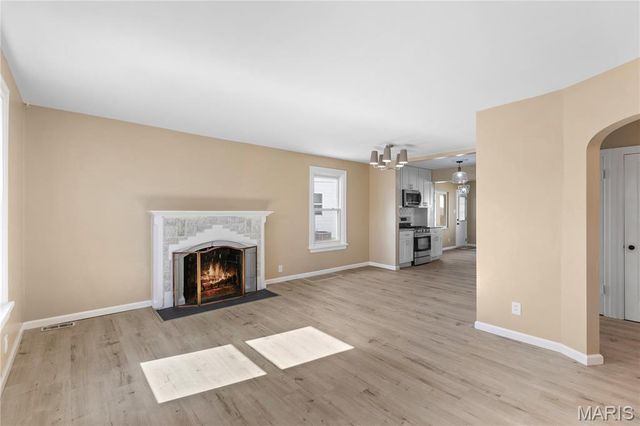 8257 Watson Road, St Louis, MO 63119