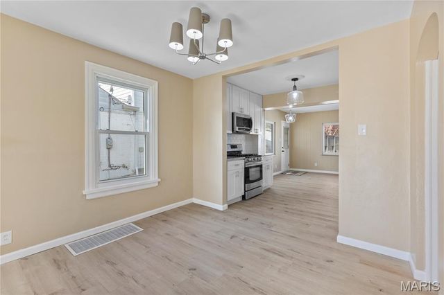 8257 Watson Road, St Louis, MO 63119