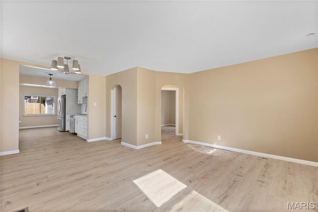 8257 Watson Road, St Louis, MO 63119