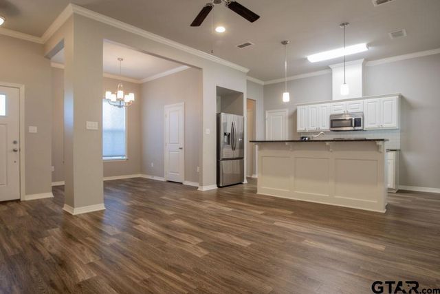 1725 Austin Dr, Tyler, TX 75701