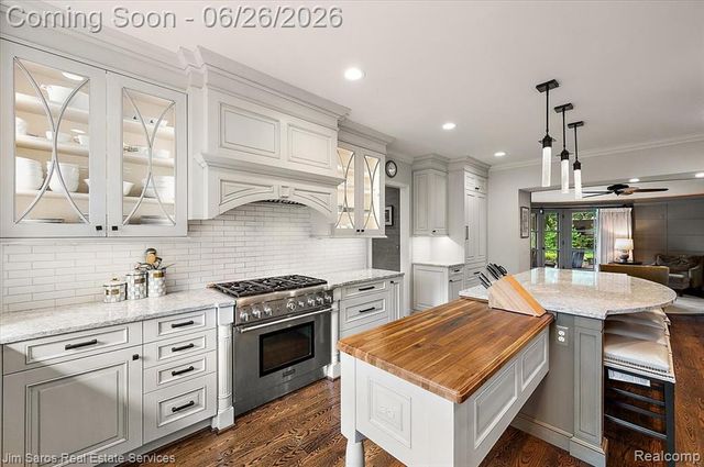 688 Balfour Street, Grosse Pointe Park, MI 48230