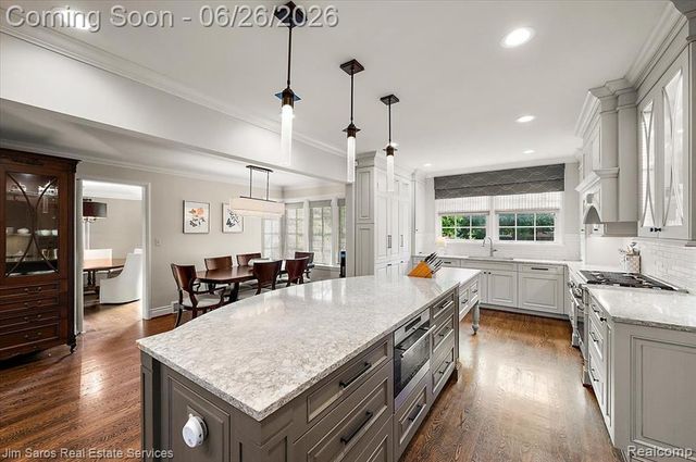 688 Balfour Street, Grosse Pointe Park, MI 48230