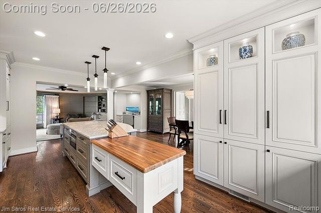 688 Balfour Street, Grosse Pointe Park, MI 48230