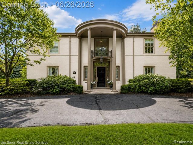 688 Balfour Street, Grosse Pointe Park, MI 48230