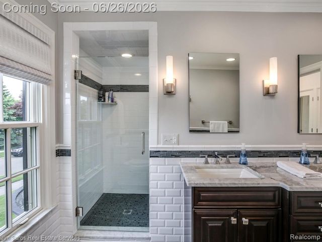 688 Balfour Street, Grosse Pointe Park, MI 48230