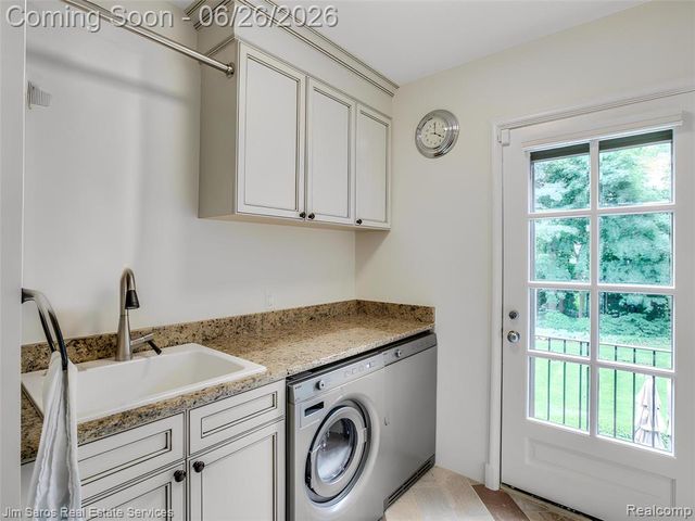 688 Balfour Street, Grosse Pointe Park, MI 48230