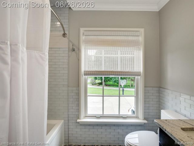 688 Balfour Street, Grosse Pointe Park, MI 48230