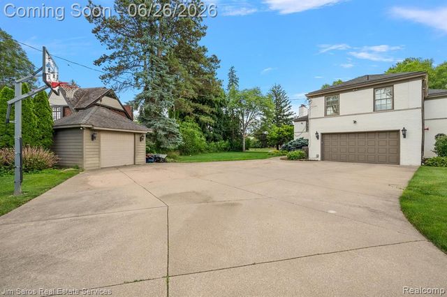 688 Balfour Street, Grosse Pointe Park, MI 48230
