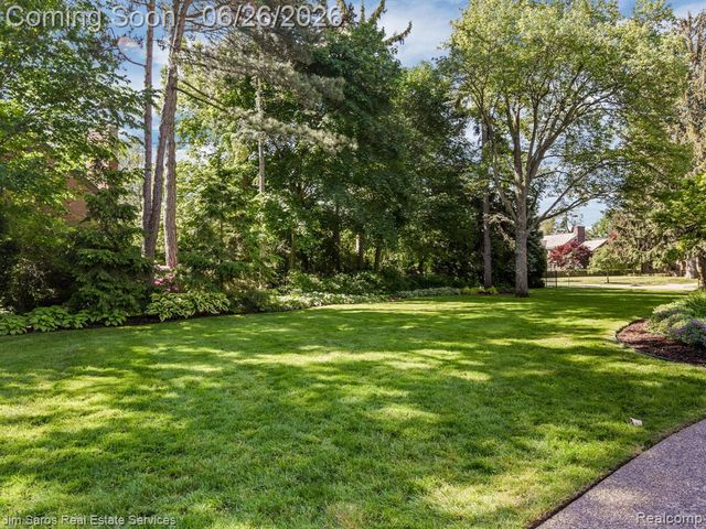 688 Balfour Street, Grosse Pointe Park, MI 48230