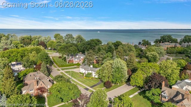 688 Balfour Street, Grosse Pointe Park, MI 48230