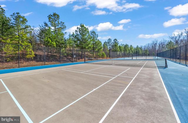 5010 BIRCH LEAF CIR, Fredericksburg, VA 22407