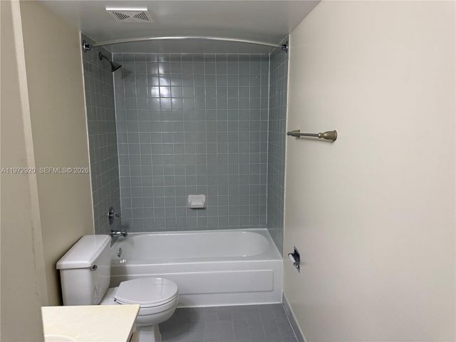 915 NW 1st Ave H1404, Miami, FL 33136