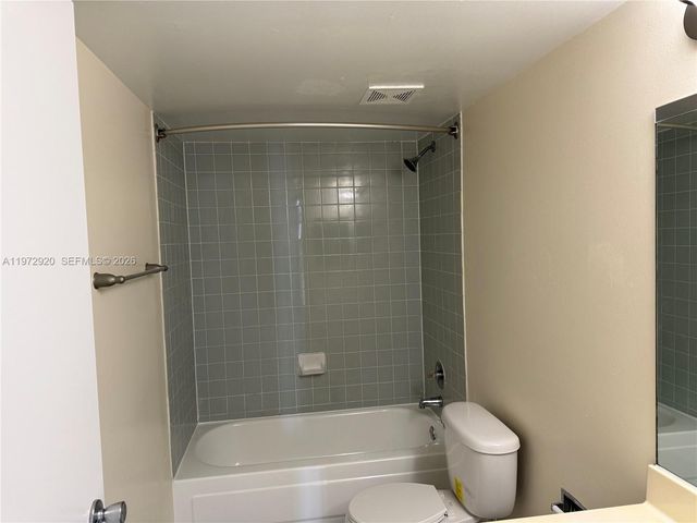 915 NW 1st Ave H1404, Miami, FL 33136