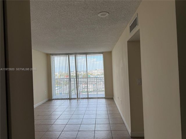 915 NW 1st Ave H1404, Miami, FL 33136