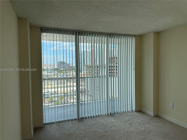 915 NW 1st Ave H1404, Miami, FL 33136