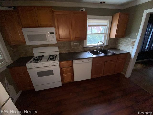 9636 Centralia, Redford Charter Township, MI 48239