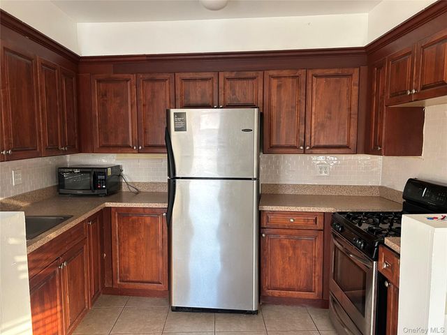 126 Deer Park Avenue 3, Babylon, NY 11702