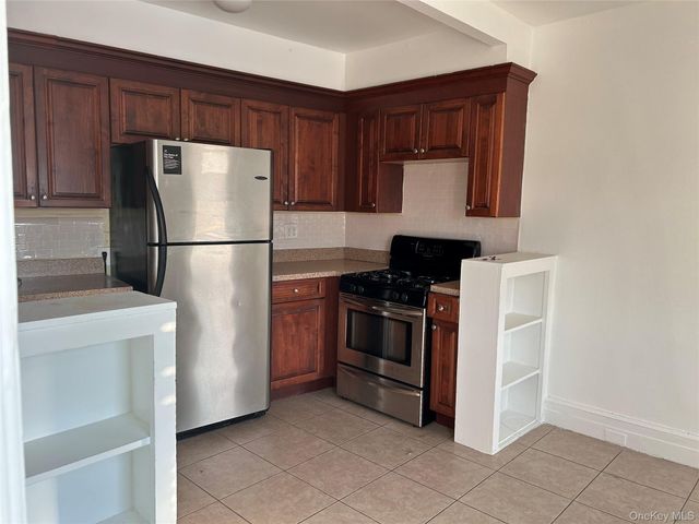 126 Deer Park Avenue 3, Babylon, NY 11702