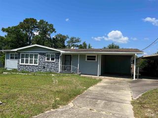 5425 Westwood Dr, Milton, FL 32570