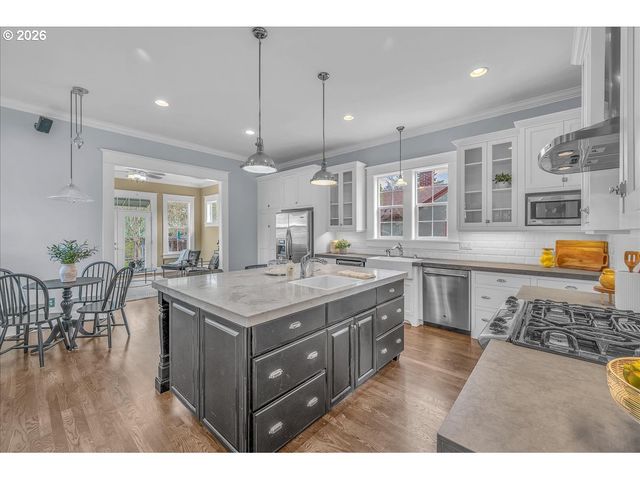 716 W 19TH St, Vancouver, WA 98660