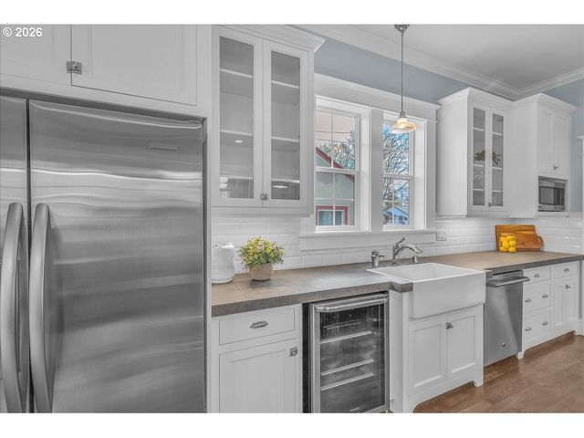 716 W 19TH St, Vancouver, WA 98660