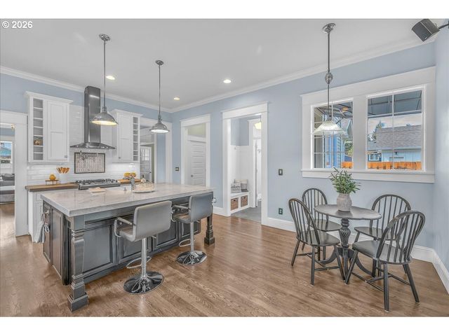 716 W 19TH St, Vancouver, WA 98660