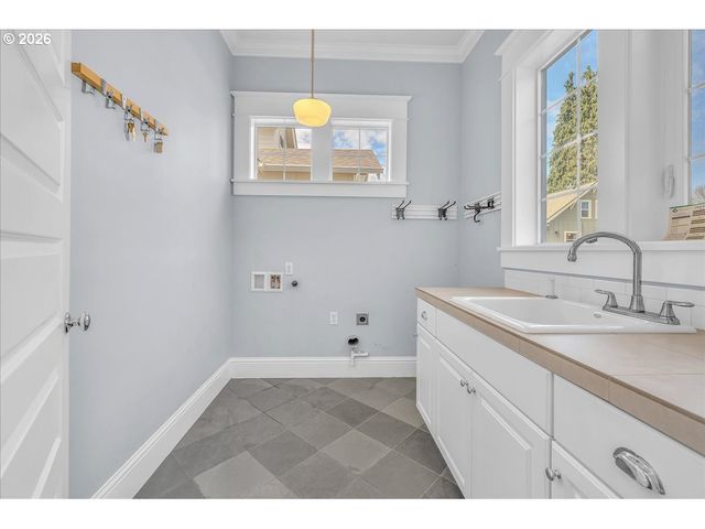 716 W 19TH St, Vancouver, WA 98660