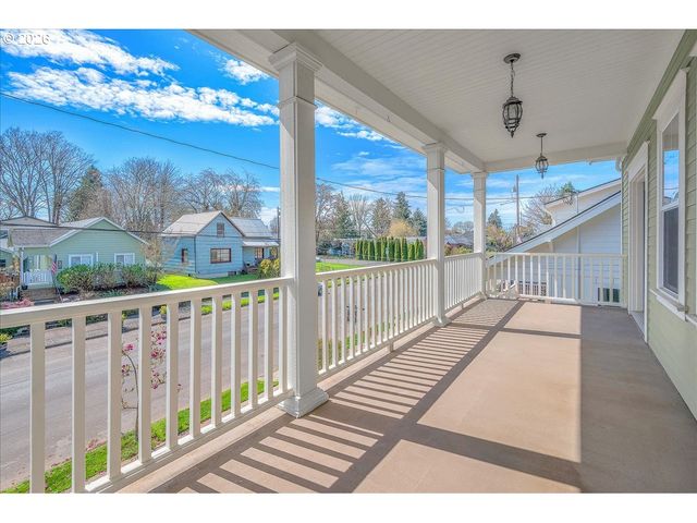 716 W 19TH St, Vancouver, WA 98660