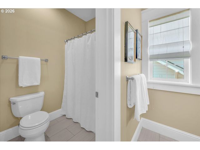 716 W 19TH St, Vancouver, WA 98660