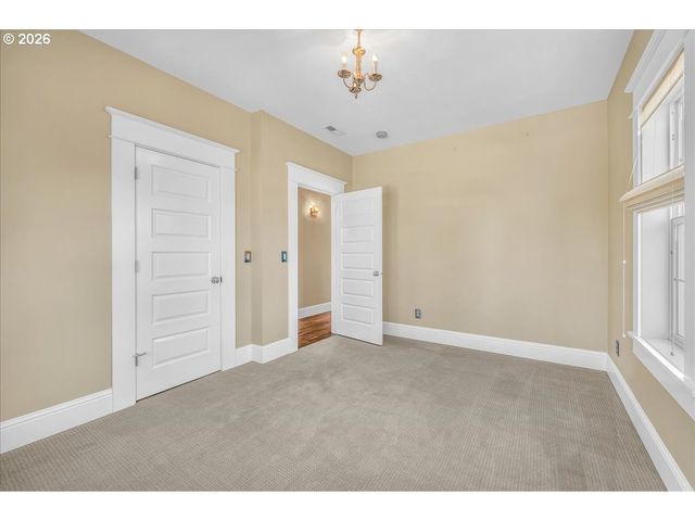 716 W 19TH St, Vancouver, WA 98660