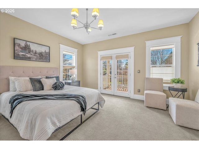 716 W 19TH St, Vancouver, WA 98660