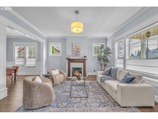 716 W 19TH St, Vancouver, WA 98660