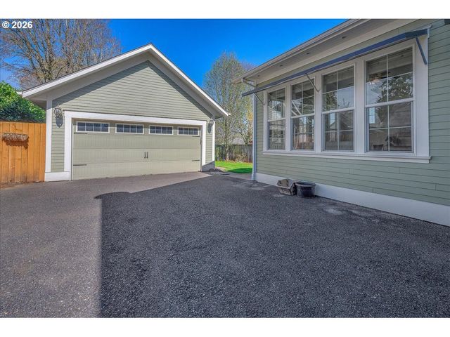 716 W 19TH St, Vancouver, WA 98660