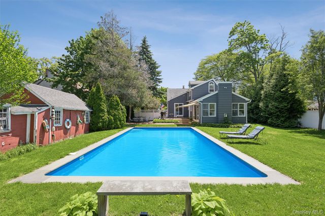 16 Union Avenue, Center Moriches, NY 11934