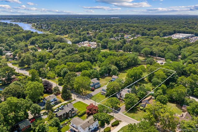 16 Union Avenue, Center Moriches, NY 11934