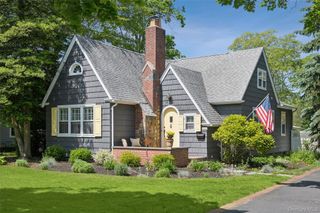 16 Union Avenue, Center Moriches, NY 11934