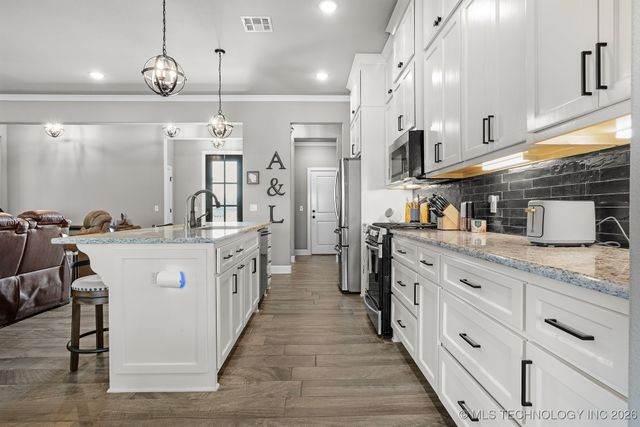 5607 E 142nd Place North, Collinsville, OK 74021