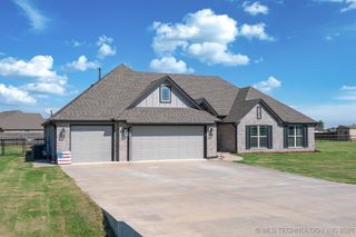 5607 E 142nd Place North, Collinsville, OK 74021