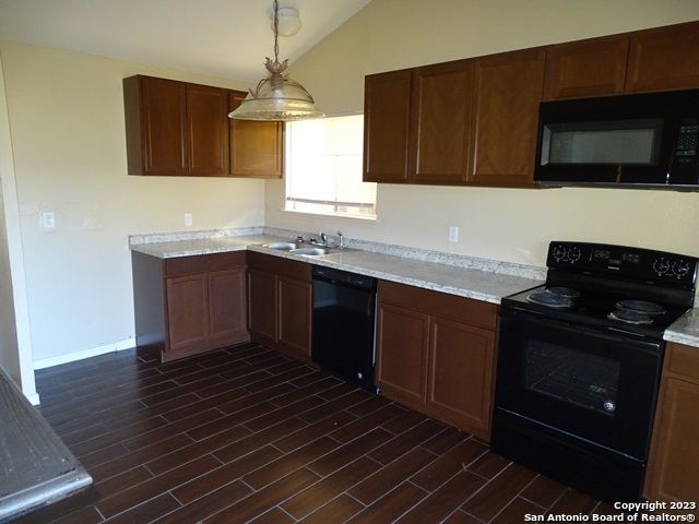 8514 GLEN CT, San Antonio, TX 78239