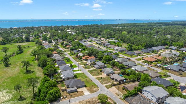 1264 Redwood Ln, Gulf Breeze, FL 32563