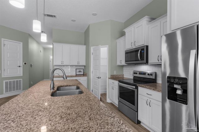 1264 Redwood Ln, Gulf Breeze, FL 32563
