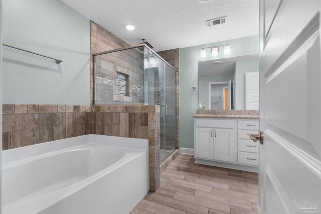 1264 Redwood Ln, Gulf Breeze, FL 32563