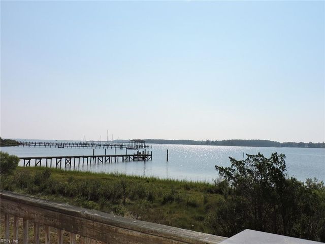 3789 Coates LN, Hayes, VA 23072