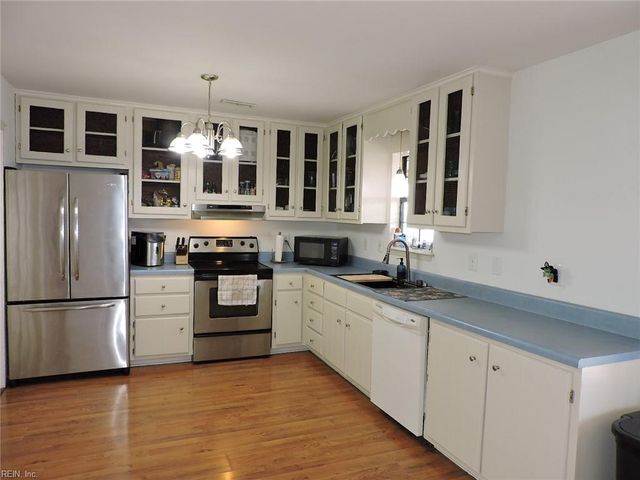 3789 Coates LN, Hayes, VA 23072
