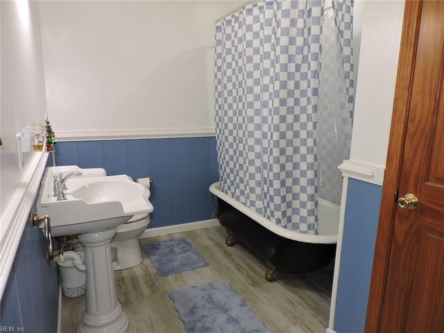 3789 Coates LN, Hayes, VA 23072