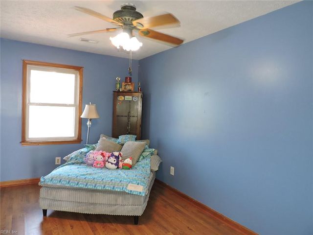 3789 Coates LN, Hayes, VA 23072