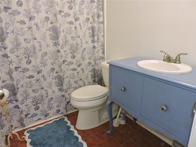 3789 Coates LN, Hayes, VA 23072