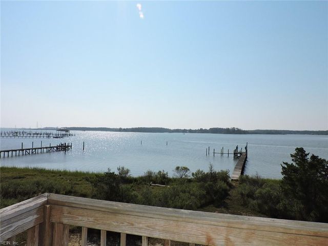 3789 Coates LN, Hayes, VA 23072