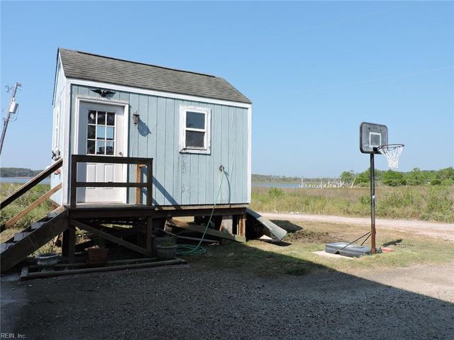 3789 Coates LN, Hayes, VA 23072