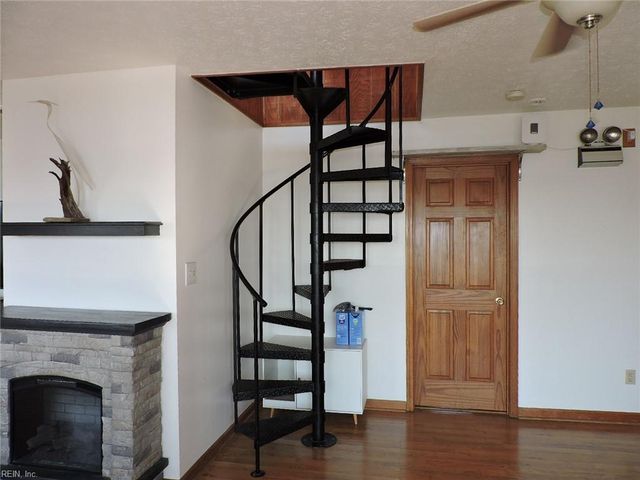 3789 Coates LN, Hayes, VA 23072